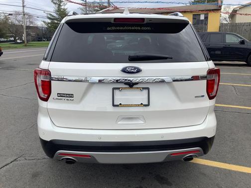 White Platinum Metallic Tri-Coat 2017 Ford Explorer Limited