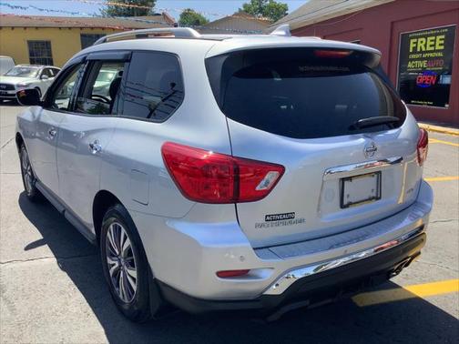 2020 Nissan Pathfinder S