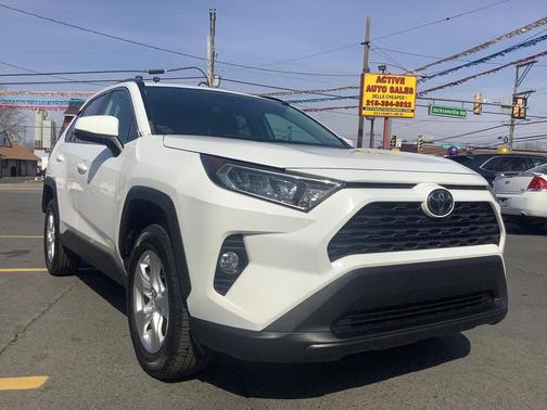 Super White 2020 Toyota RAV4 XLE