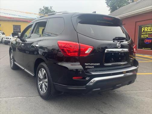 2020 Nissan Pathfinder SL