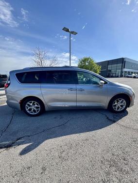 Billet Silver Metallic Clearcoat 2018 Chrysler Pacifica Touring-L Plus
