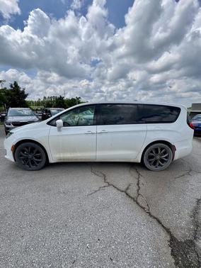 Bright White Clearcoat 2019 Chrysler Pacifica Touring Plus