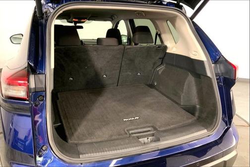 Deep Ocean Blue Pearl 2025 Nissan Rogue SV