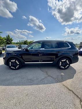 Ebony Black 2024 Kia Telluride EX