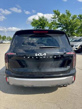 Ebony Black 2024 Kia Telluride EX