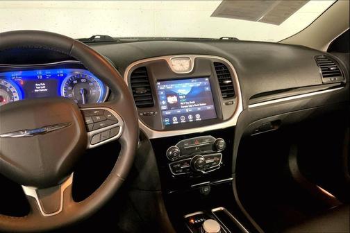 Bright White Clearcoat 2023 Chrysler 300 Touring