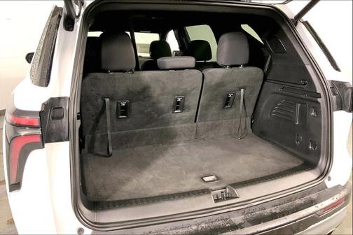 Summit White 2024 Chevrolet Traverse LT