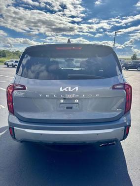 Everlasting Silver 2023 Kia Telluride S