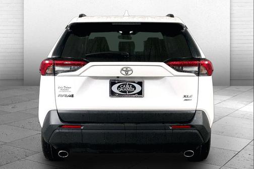 Ice Cap 2024 Toyota RAV4 XLE