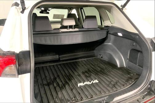 Ice Cap 2024 Toyota RAV4 XLE