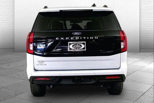 Space Silver Metallic 2025 Ford Expedition Active