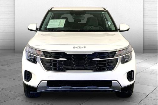 Snow White Pearl 2024 Kia Seltos LX