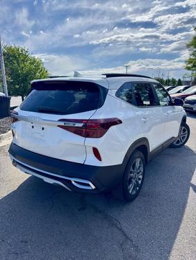 Snow White Pearl 2024 Kia Seltos LX