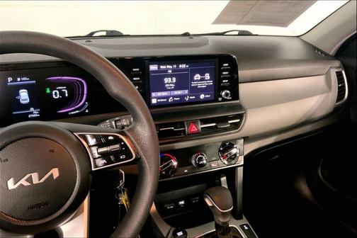 Snow White Pearl 2024 Kia Seltos LX