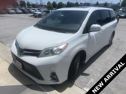 2019 Toyota Sienna XLE