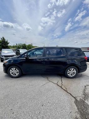 Aurora Black 2017 Kia Sedona L
