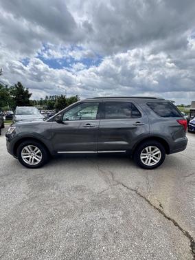 Magnetic 2018 Ford Explorer XLT