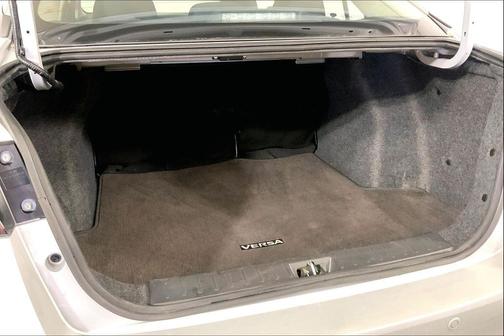 Brilliant Silver Metallic 2025 Nissan Versa 1.6 SV