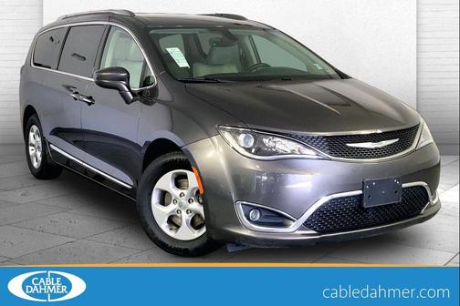 Granite Crystal Metallic Clearcoat 2017 Chrysler Pacifica Touring-L