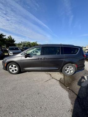 Granite Crystal Metallic Clearcoat 2017 Chrysler Pacifica Touring-L