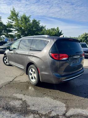 Granite Crystal Metallic Clearcoat 2017 Chrysler Pacifica Touring-L
