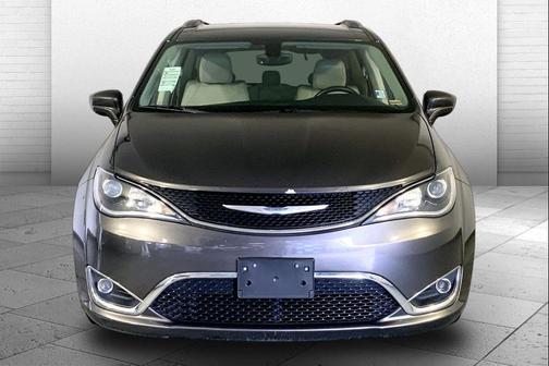 Granite Crystal Metallic Clearcoat 2017 Chrysler Pacifica Touring-L