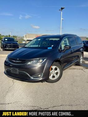 Granite Crystal Metallic Clearcoat 2017 Chrysler Pacifica Touring-L