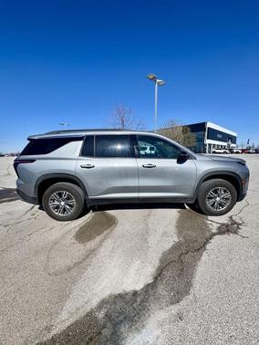 2024 Chevrolet Traverse LT