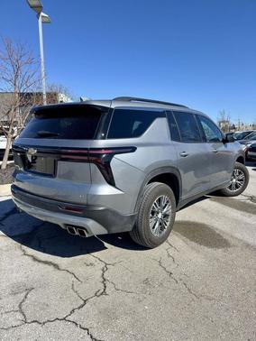 2024 Chevrolet Traverse LT