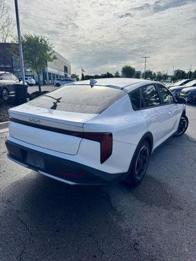Snow White Pearl 2025 Kia K4 EX