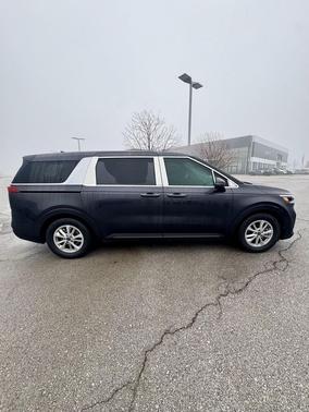 2023 Kia Carnival LX