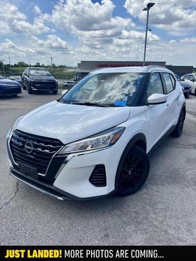 Aspen White Tricoat 2022 Nissan Kicks SV