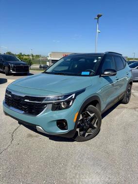 Pluton Blue/Black Roof 2025 Kia Seltos S