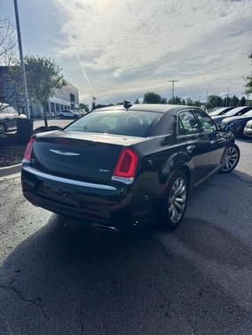Gloss Black 2020 Chrysler 300 Limited