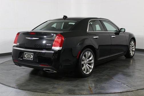 Gloss Black 2020 Chrysler 300 Limited