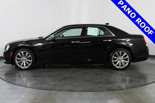 Gloss Black 2020 Chrysler 300 Limited