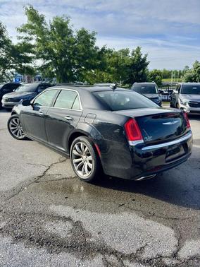 Gloss Black 2020 Chrysler 300 Limited