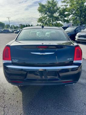 Gloss Black 2020 Chrysler 300 Limited
