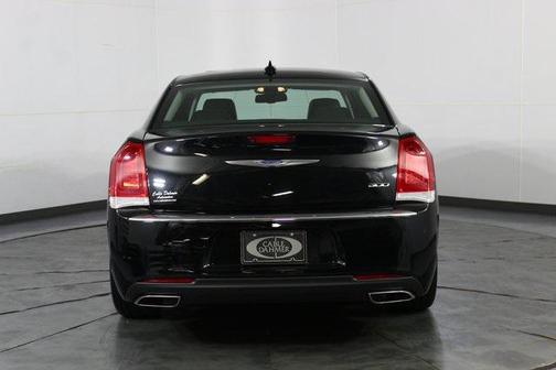 Gloss Black 2020 Chrysler 300 Limited