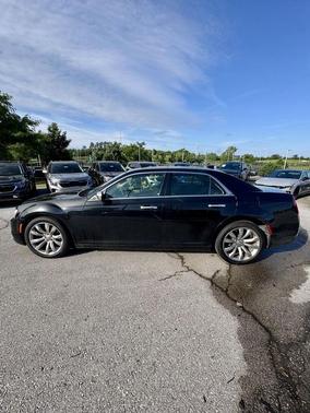 Gloss Black 2020 Chrysler 300 Limited