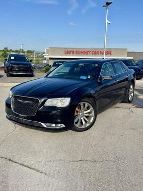 Gloss Black 2020 Chrysler 300 Limited