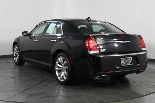 Gloss Black 2020 Chrysler 300 Limited
