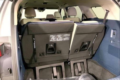 Ceramic Silver 2026 Kia Carnival EX