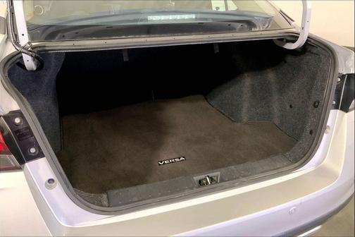 Brilliant Silver Metallic 2025 Nissan Versa 1.6 SV