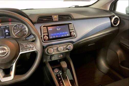 Brilliant Silver Metallic 2025 Nissan Versa 1.6 SV