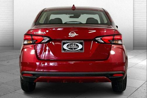 Scarlet Ember Tintcoat 2025 Nissan Versa 1.6 SV