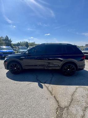 2022 Volkswagen Tiguan 2.0T SE R-Line Black 4MOTION