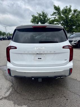 Glacial White Pearl 2024 Kia Telluride S