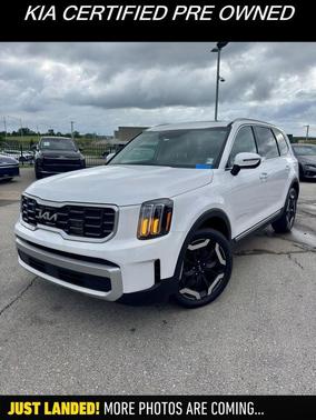 Glacial White Pearl 2024 Kia Telluride S