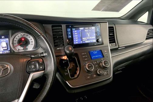 Silver Sky Metallic 2017 Toyota Sienna SE